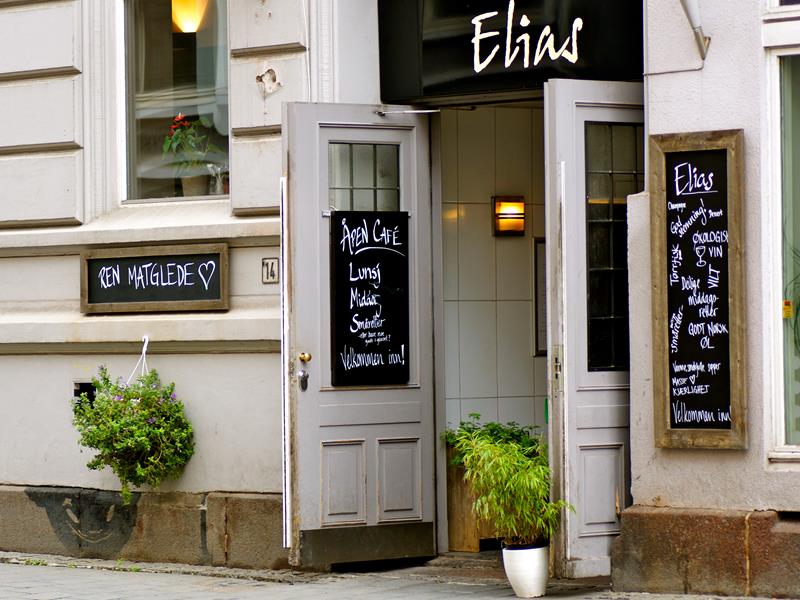 Inngangen til Café Elias.