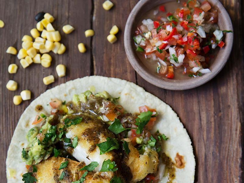 Velg ingrediensene til din taco, bowl eller burrito.