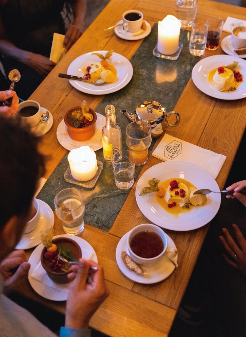 Prøv vår panna cotta, tiramisu eller andre italienske klassikere til dessert