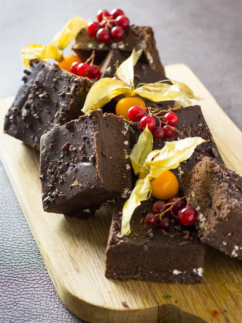 Brownies med fruktdekorasjon
