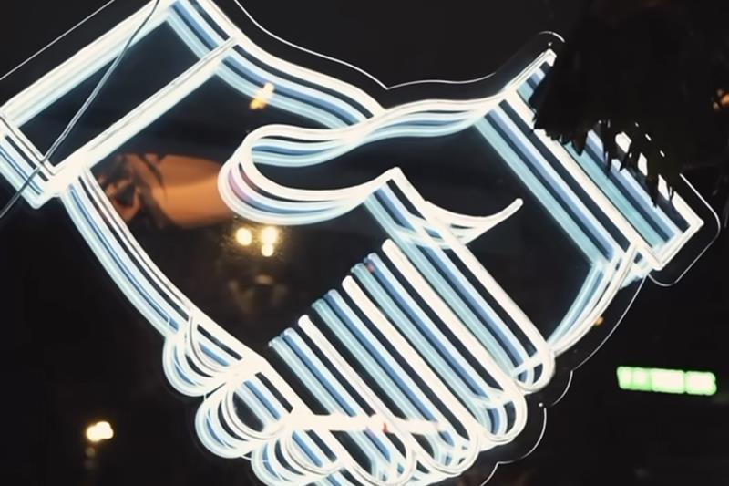 håndtrykk-logo i neonlys
