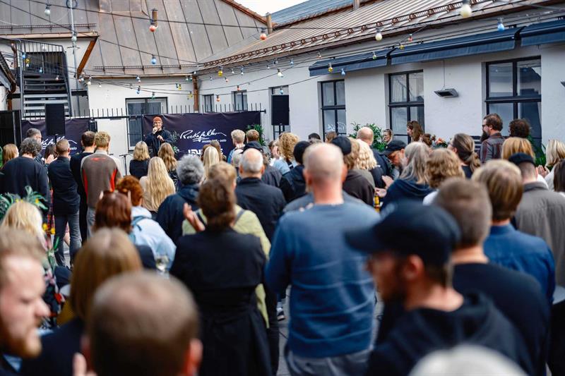 Konsert på Leiligheten, sett fra publikums perspektiv