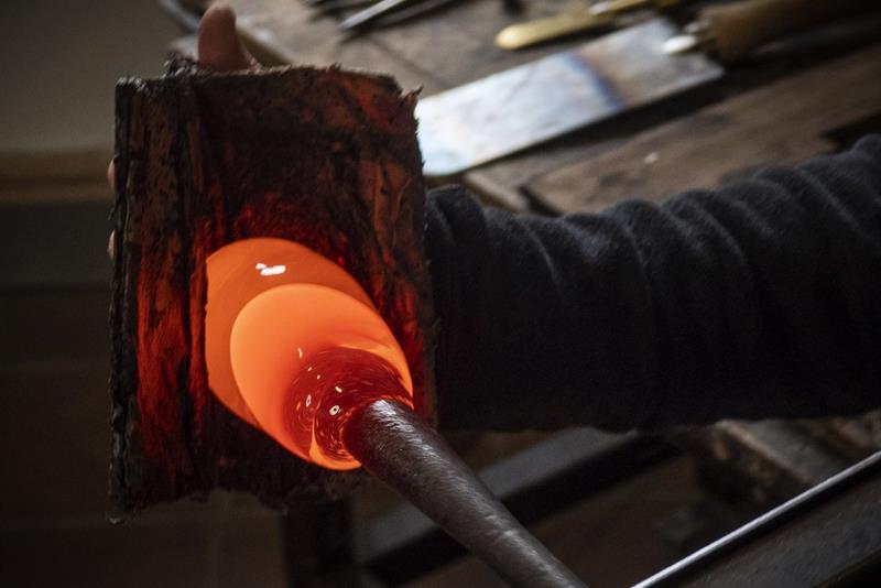 Detalj av glass som støpes