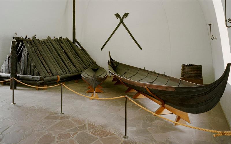 Små vikingbåter.