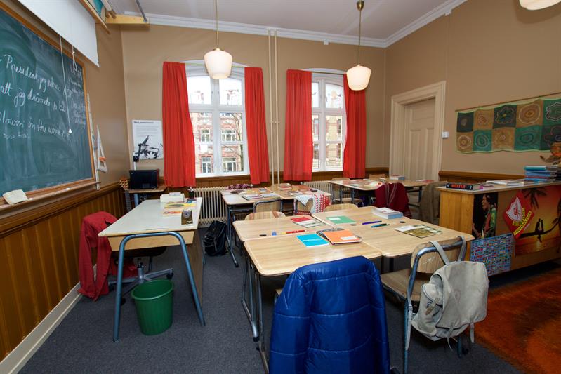 Interiør i et klasserom.