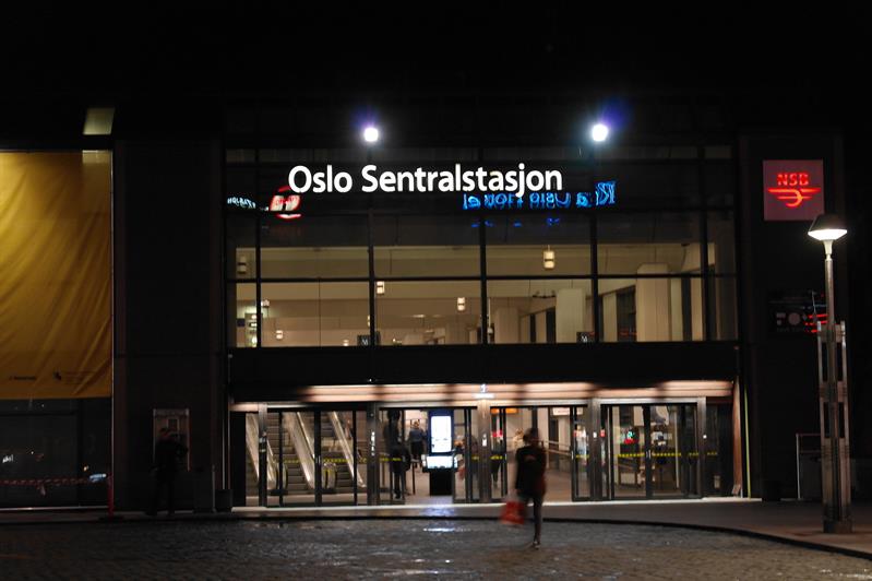 fasaden og hovedinngangen 