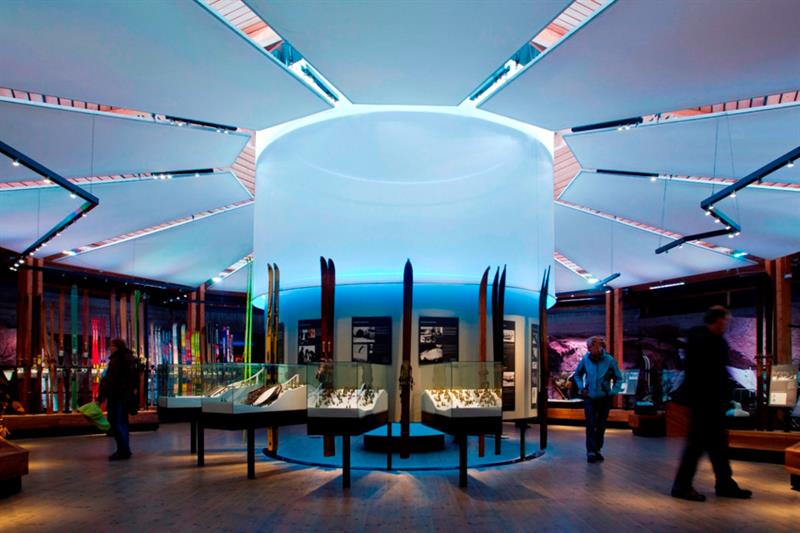 Interiøret i skimuseet.
