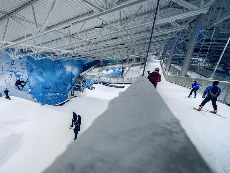 Innendørs alpint på SNØ like ved Oslo