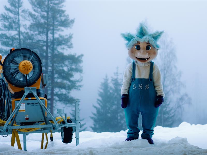 Fjon, maskoten hos SNØ, hilser på dere!