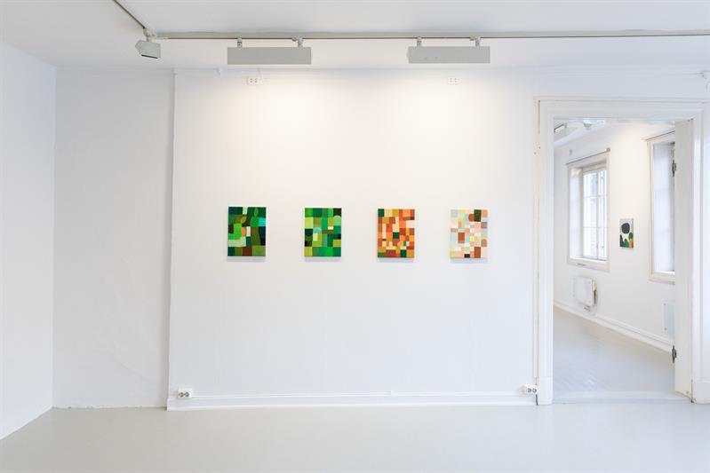 fire kunstverk på en vegg