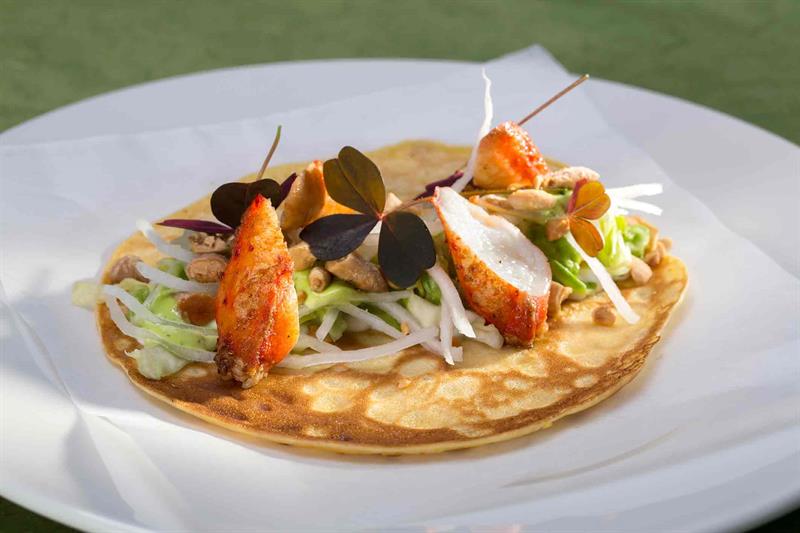 Blini med fargerikt pålegg