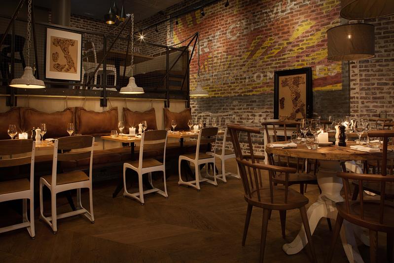 sitteplasser inne i restauranten