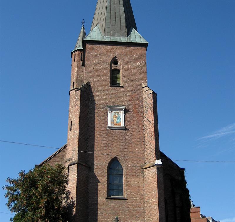St. Olavs kirke sett fra inngangssiden