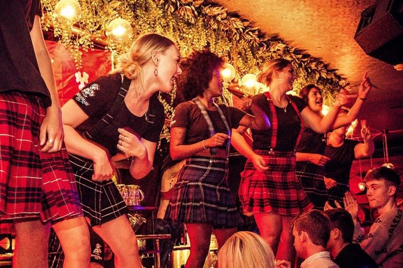 Den berømte Proud Mary-dansen!