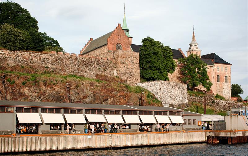 beliggenhet mellom Akershus festning og Oslofjorden