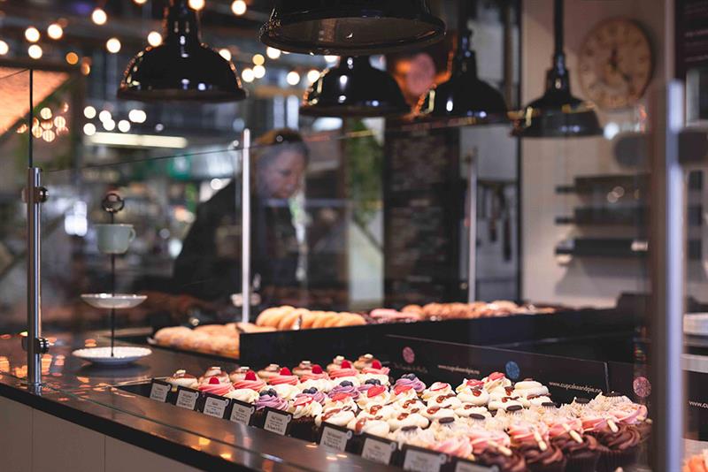 Disk med søte delikatesser
