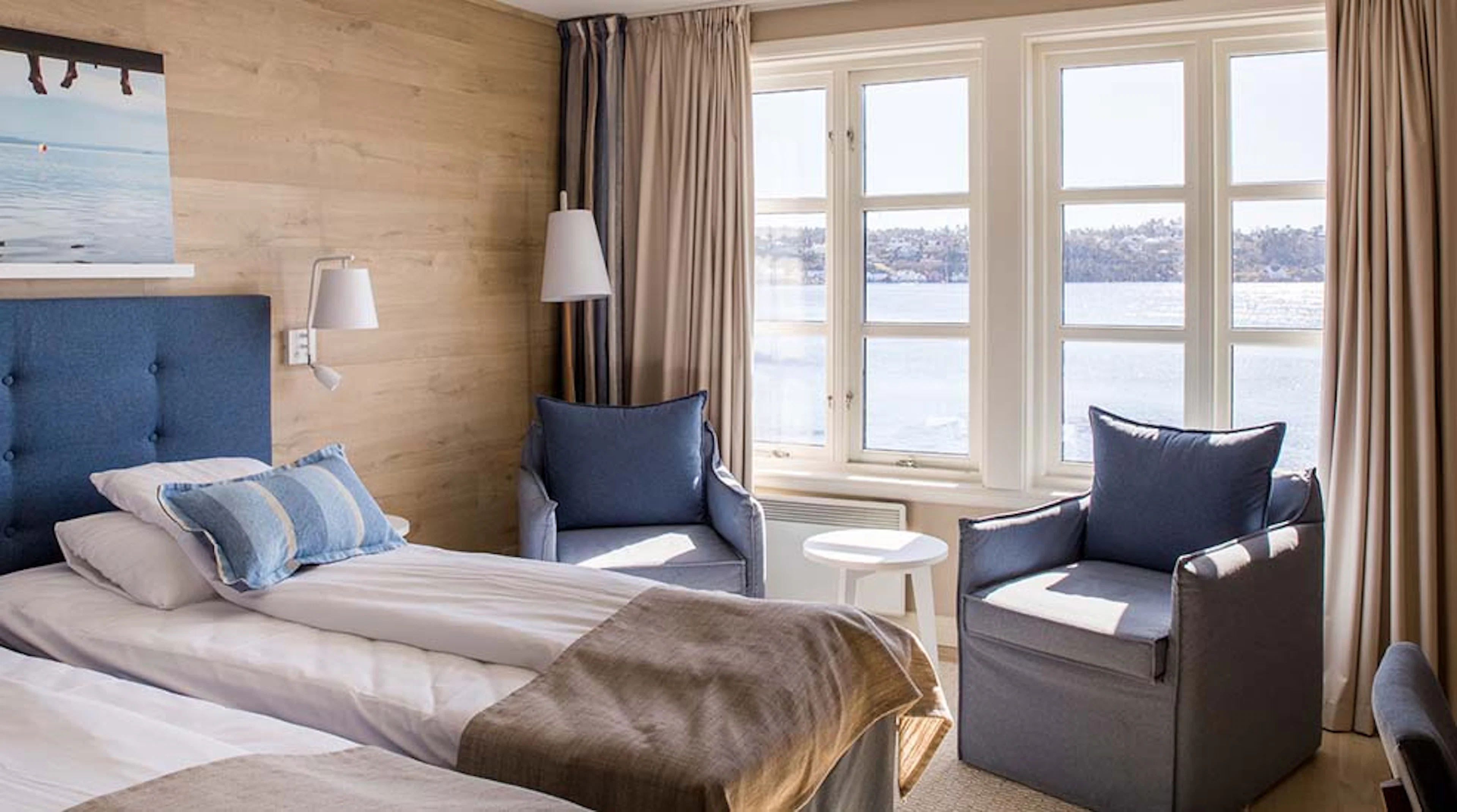 Superior, twin bed