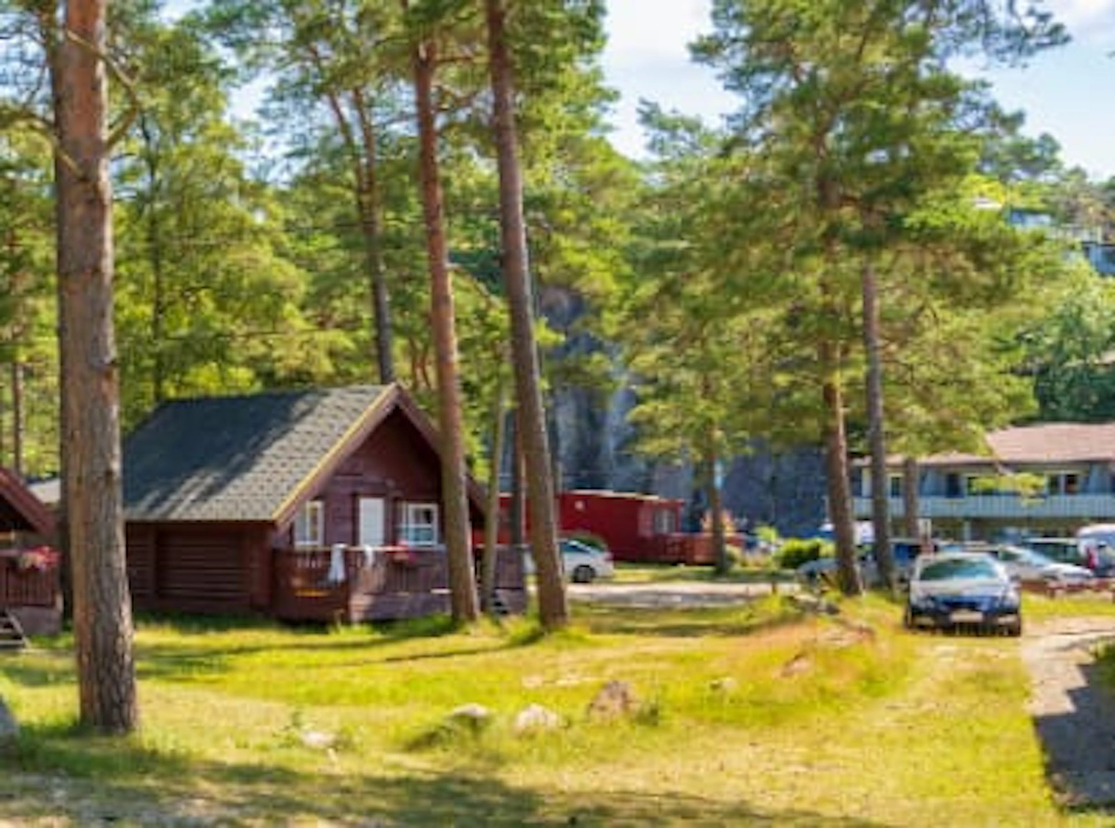 Log Cabin D6, Two-bedroom cabin with loft – sleeps up to 8 guests