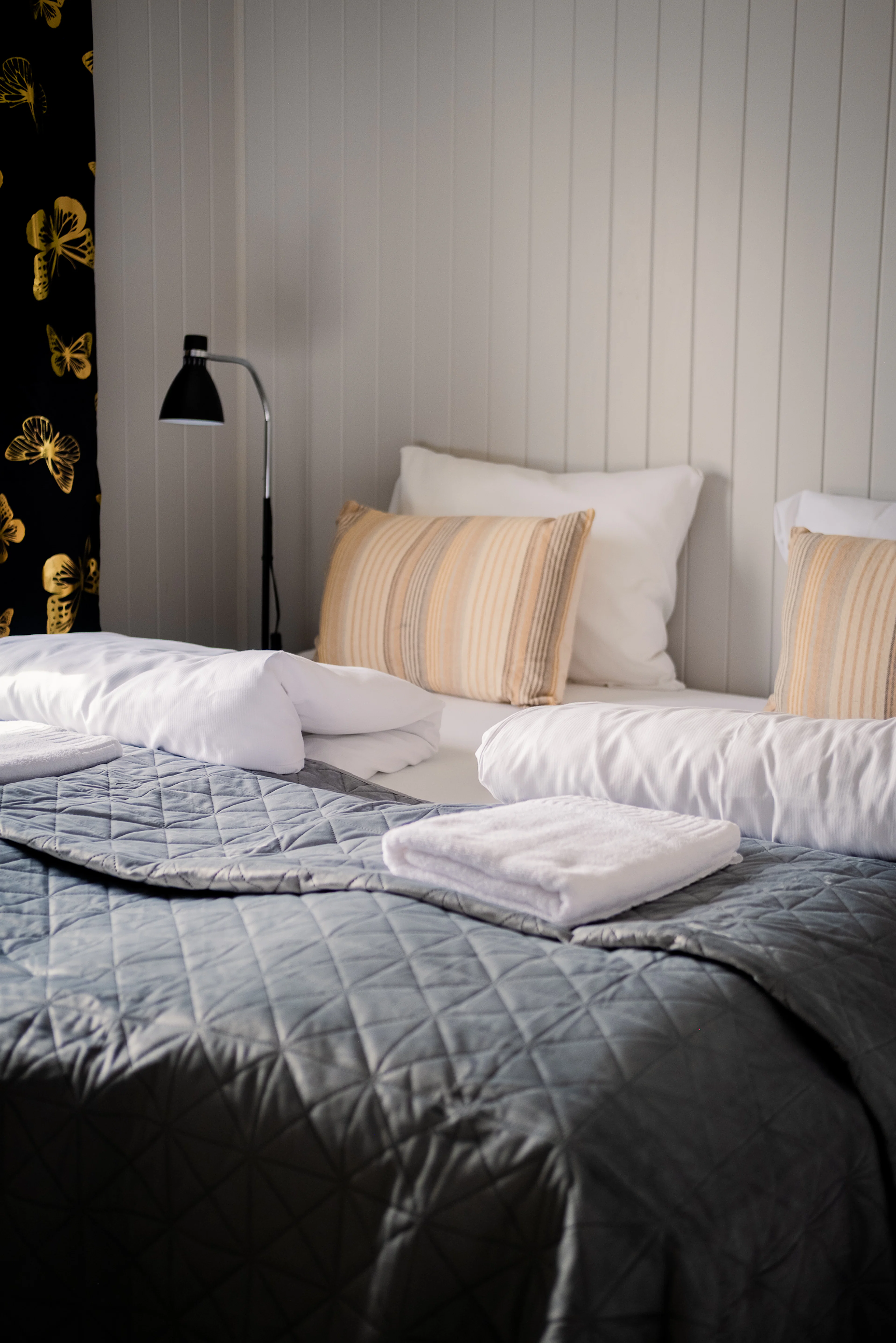 Double room with shared bathroom