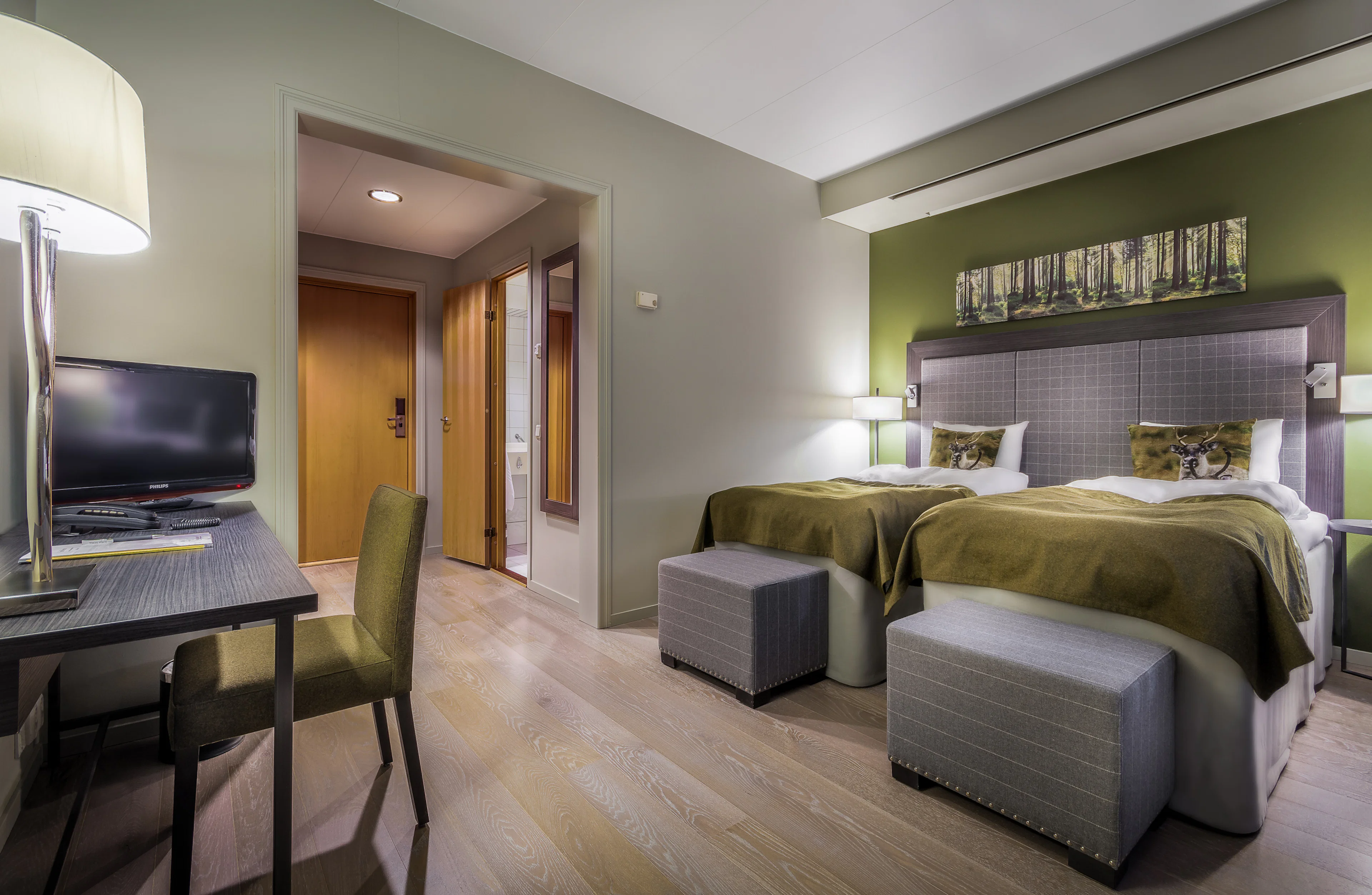 Twin bed room