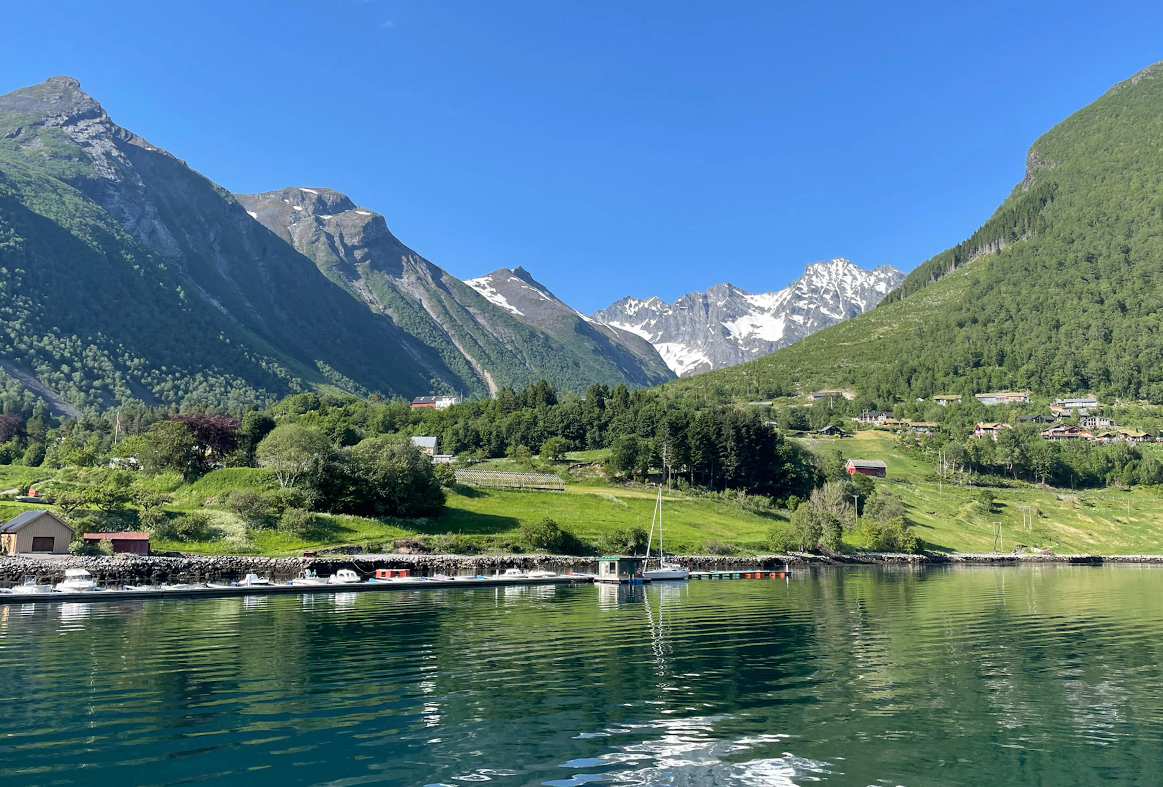 Alles über die Fjorde - Bus und Schiff