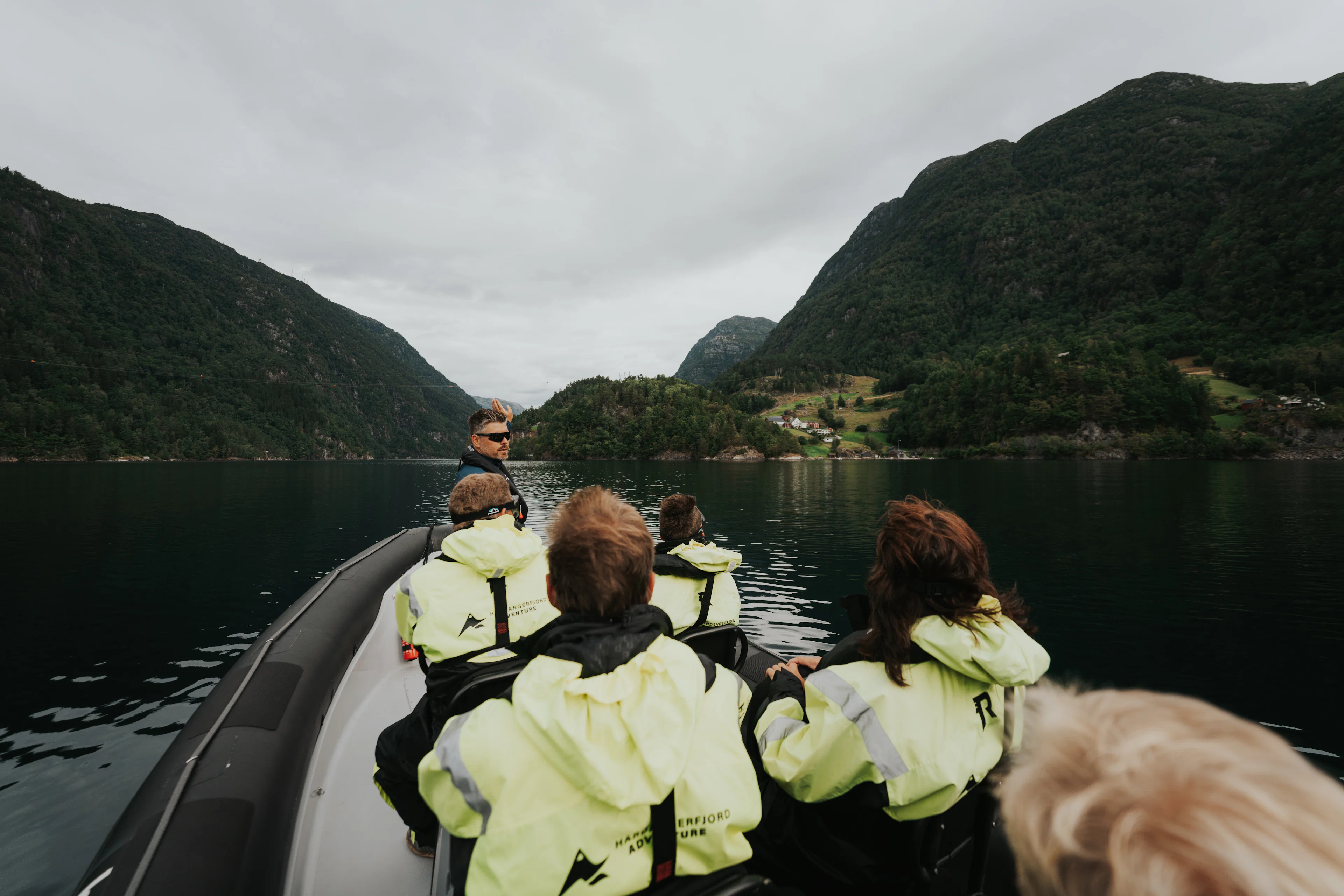 Hardangerfjord und Fyksesund RIB-Safari ab Norheimsund