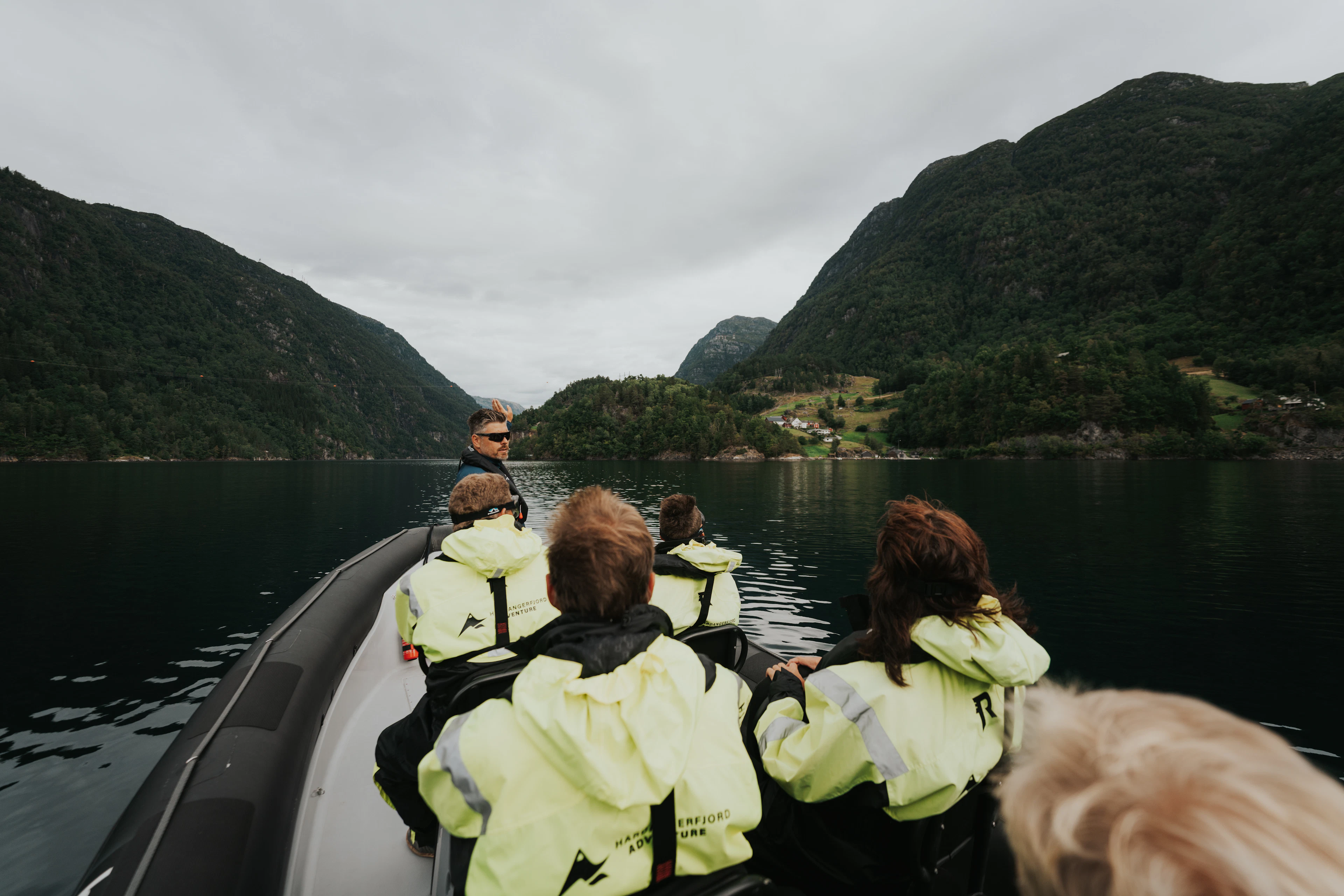 Hardangerfjord und Fyksesund RIB-Safari ab Norheimsund