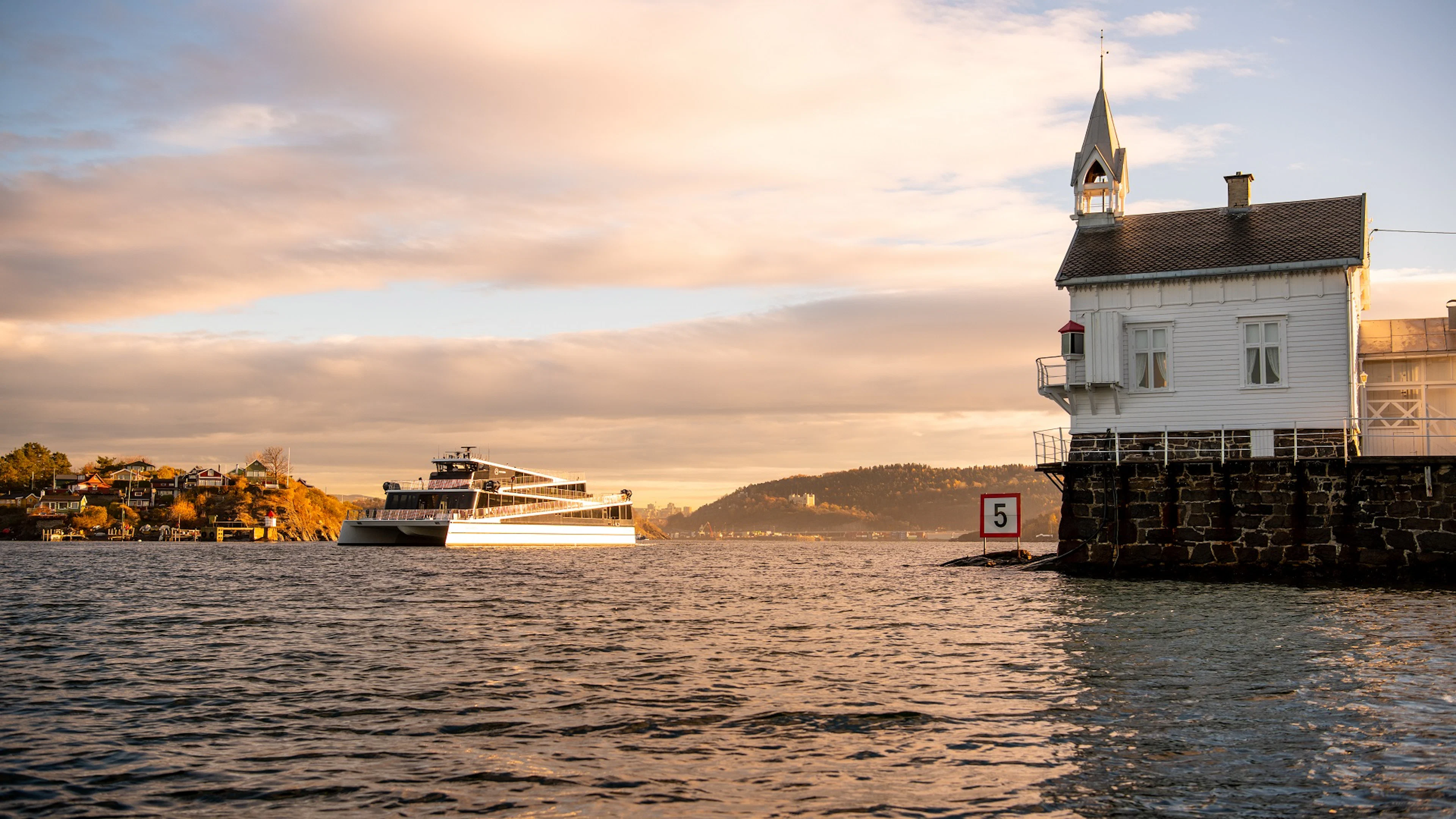 Elektrische Hafenrundfahrt mit Audioguiding im Osloer Hafen