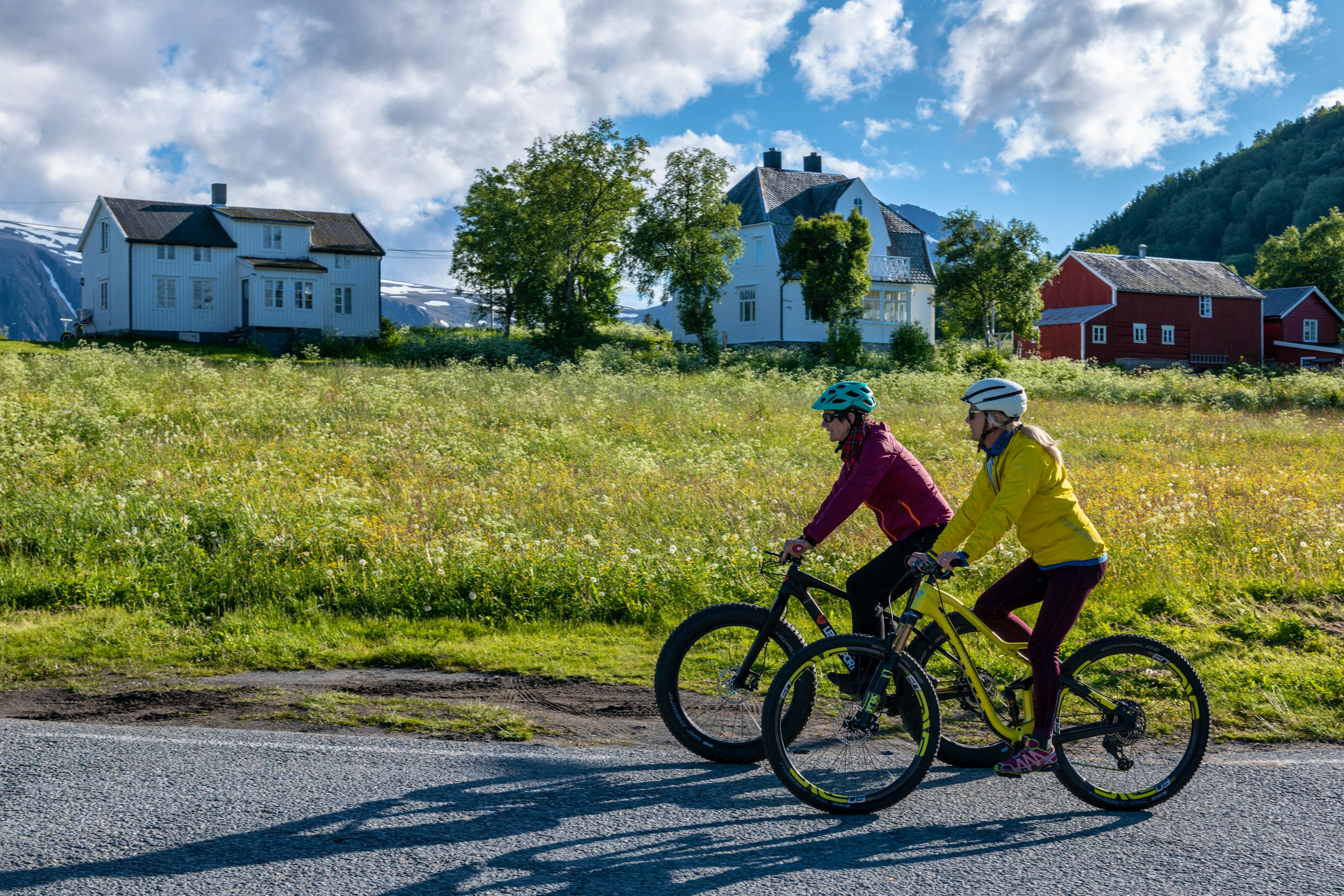 Cycling in the kingdom of Tore Hund