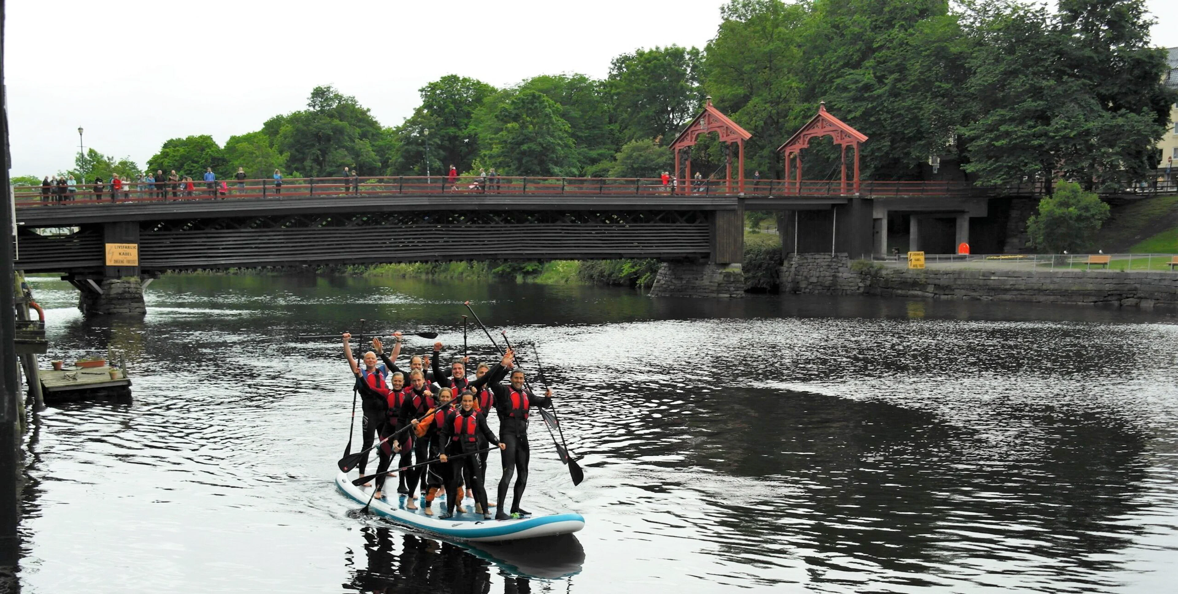 SUP Giga Board Abenteuer auf dem Nidelven Fluss in Trondheim