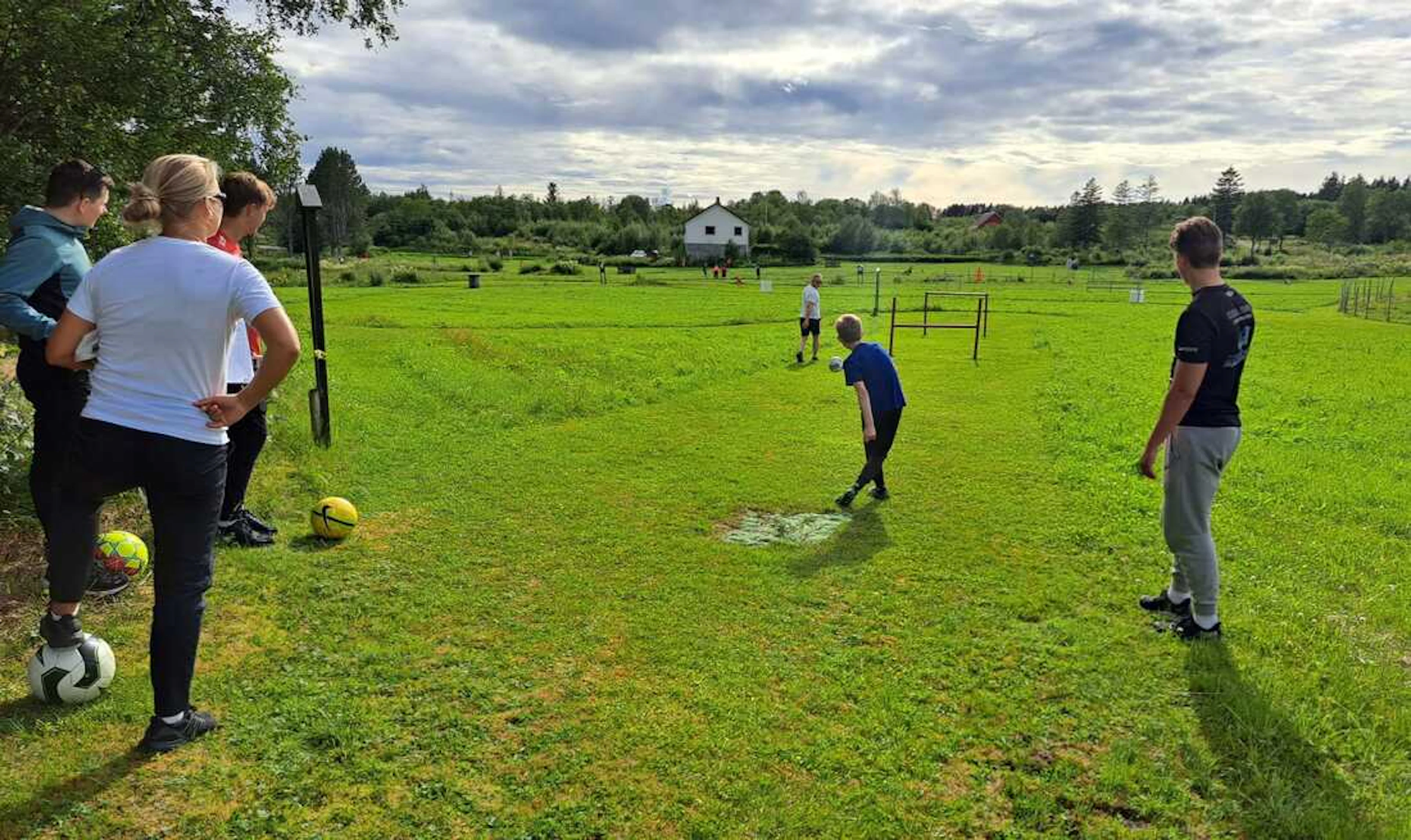 Fußballgolf im Tømmervika Opplevelsessenter