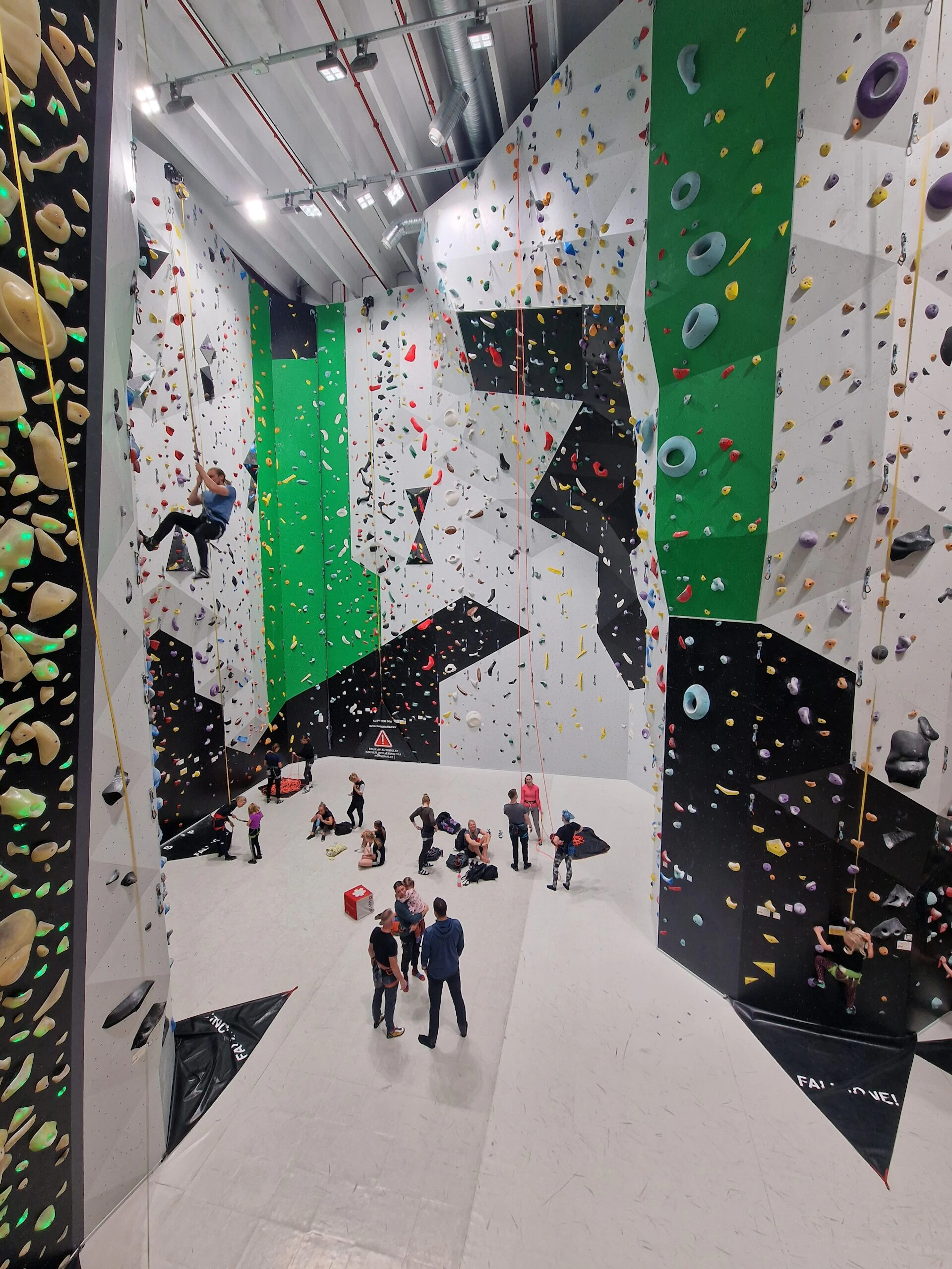 Tageskarte für die Rana Klatresenter - Indoor-Klettern in Mo i Rana