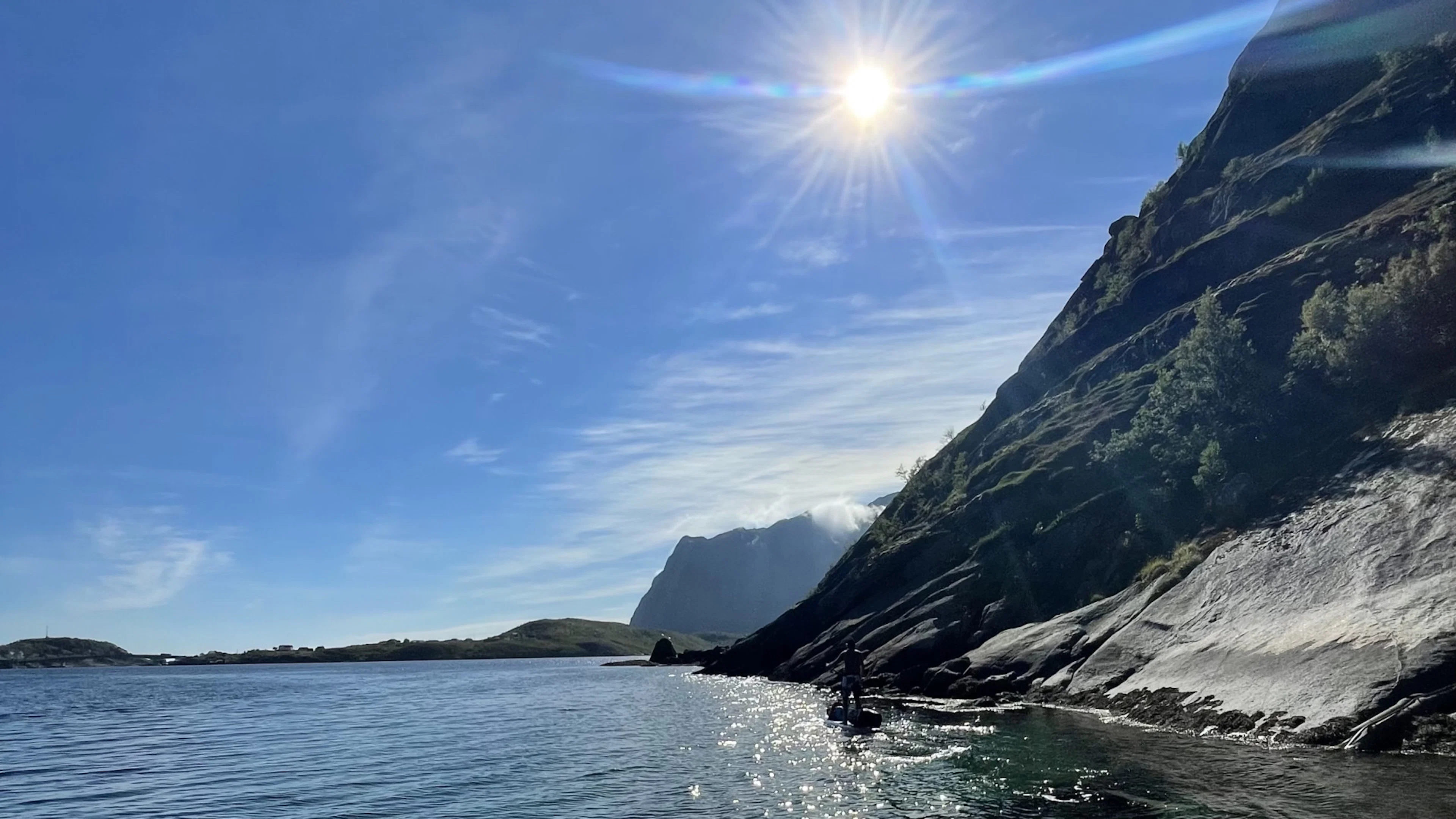 Mitternachtssonne SUP Tour im Reinefjorden, Lofoten