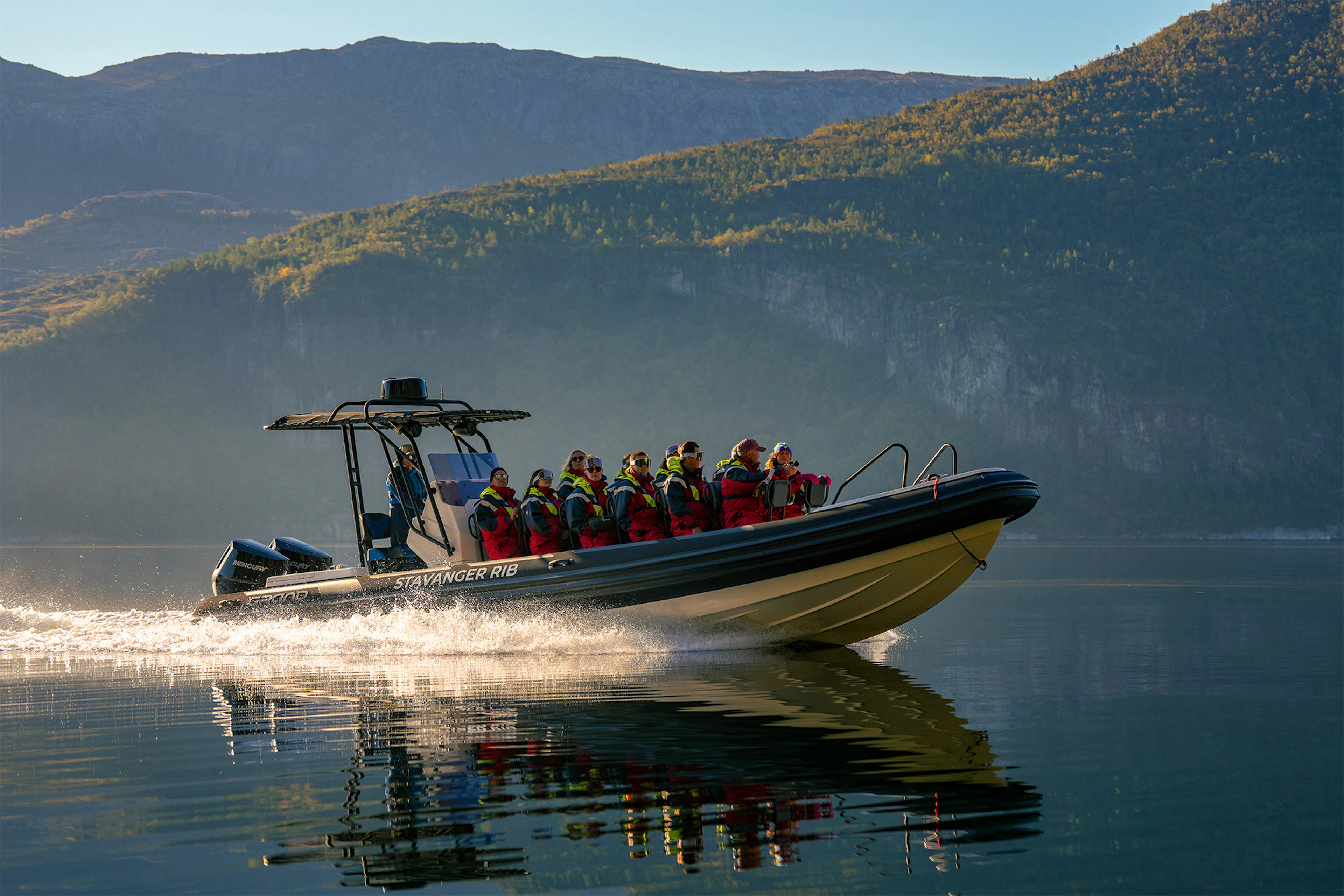 Von Stavanger aus: Lysefjord RIB-Safari: Pulpit Rock, Wasserfälle und mehr