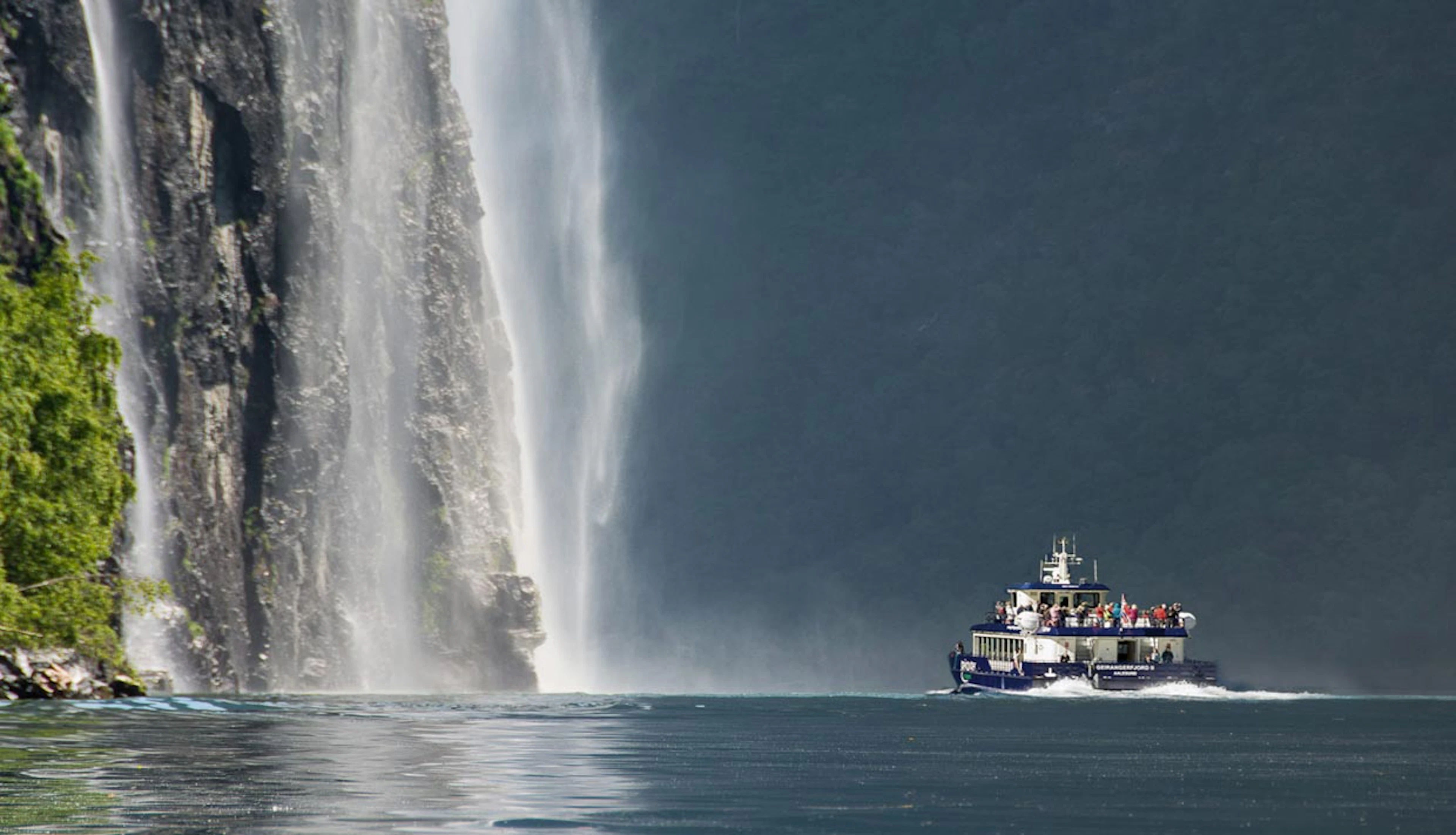 Geiranger - Fjord- und Wasserfall-Sightseeing-Bootsfahrt