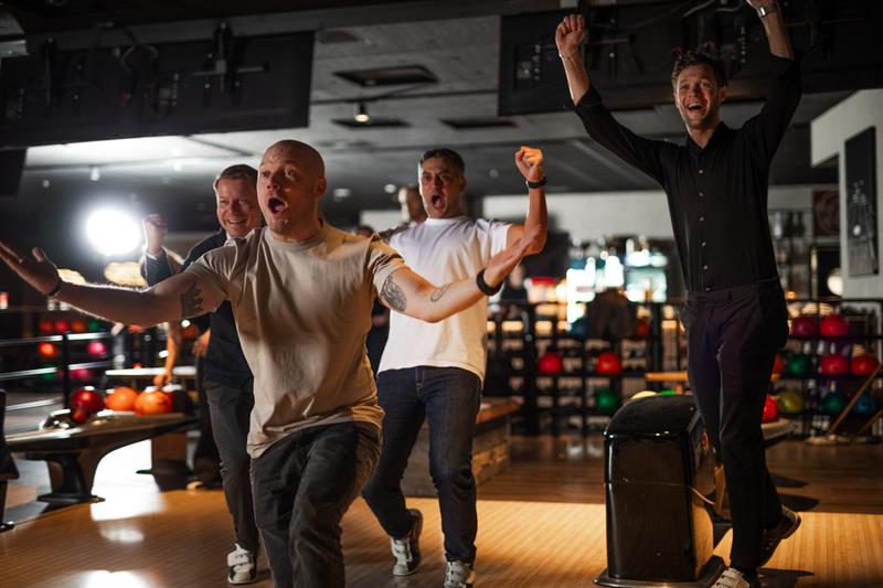 Fire menn feirer ved bowlingbanen
