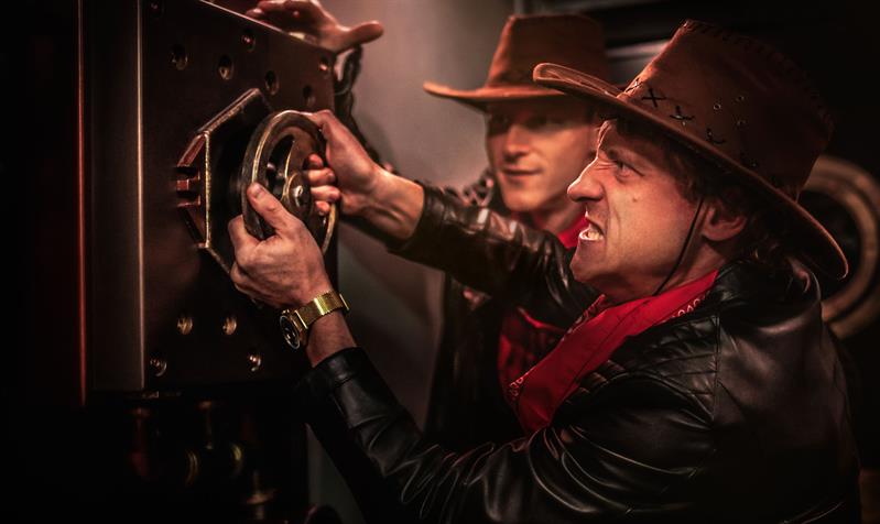To cowboyer knuser en safe
