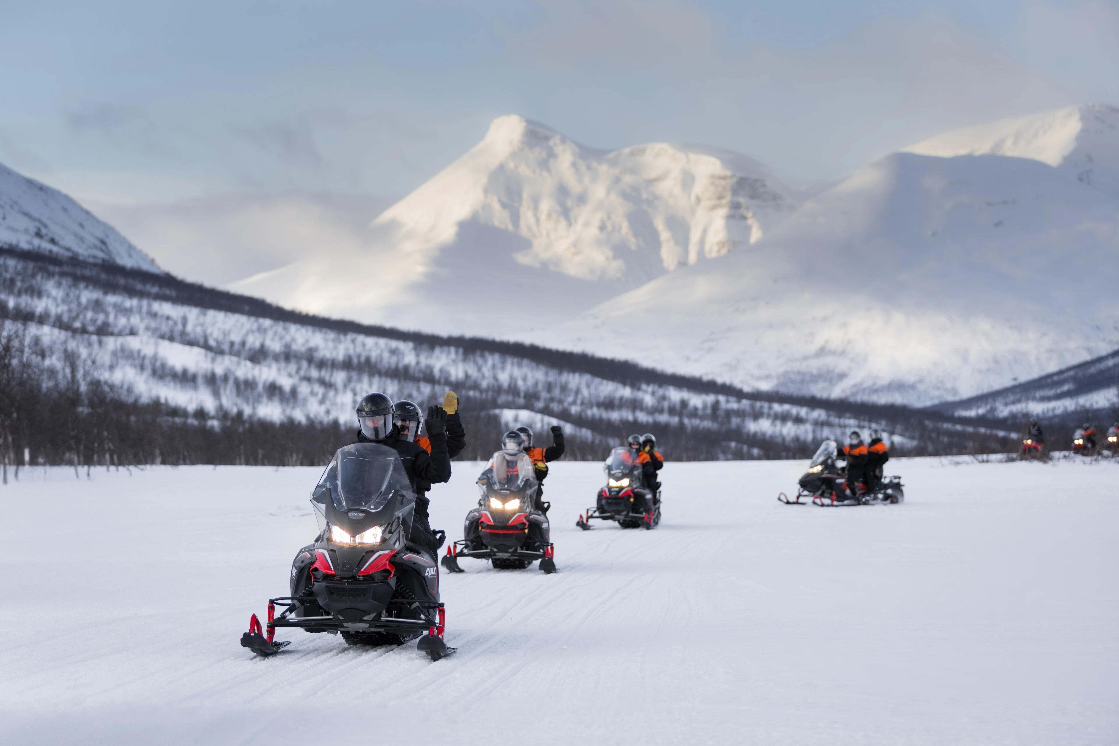 Arktische Kombi: Hundeschlittenfahrt, Schneemobilfahren und Rentierbesuch ab Tromsø