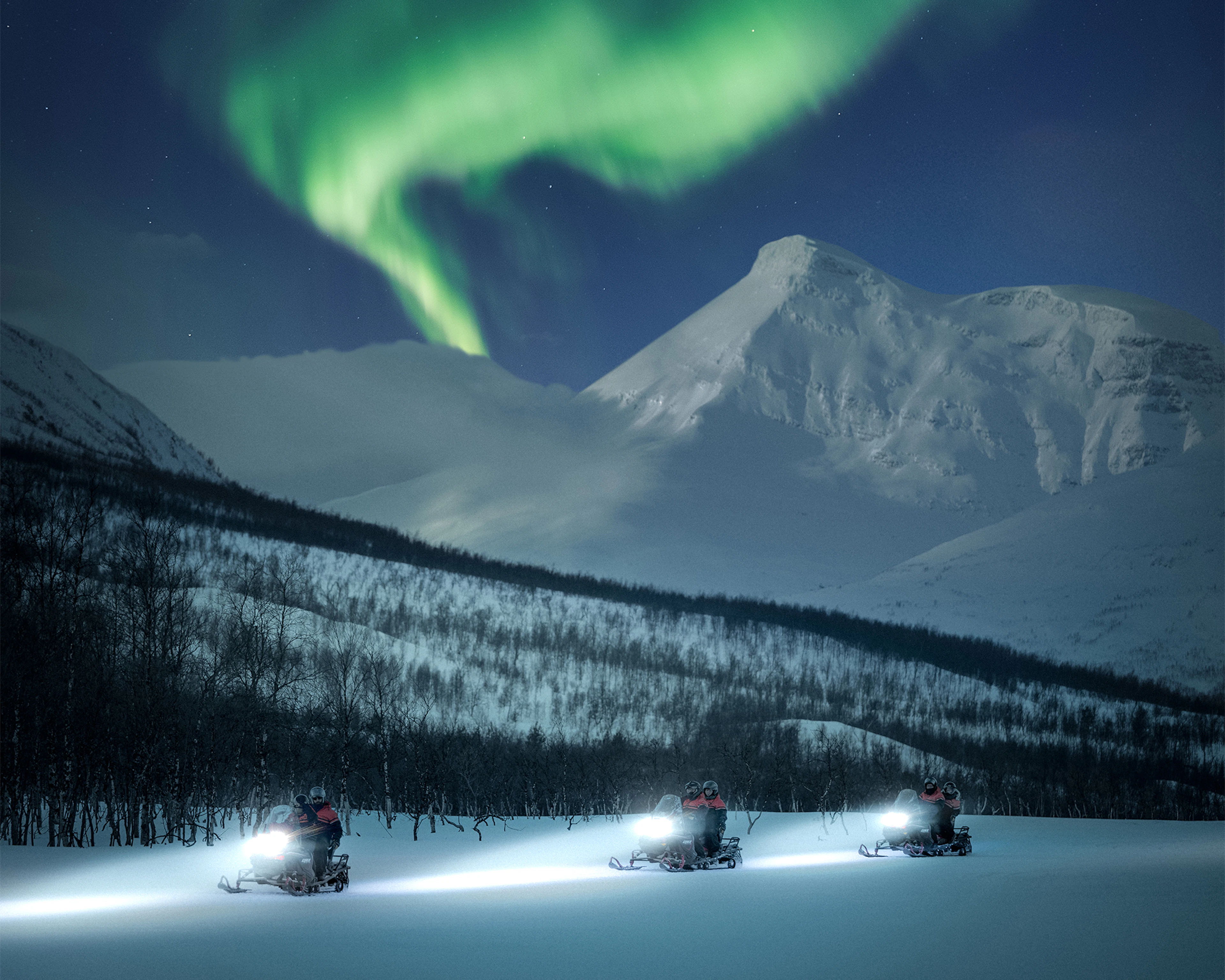 Arktische All-in-One-Nacht in Tromsø mit Hundeschlittenfahrt und Schneemobilfahren
