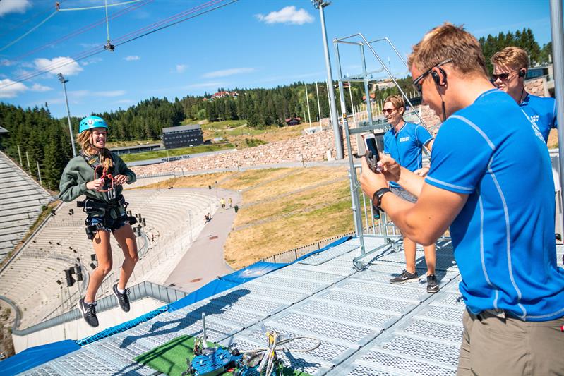 Ziplining nederst i bakken.