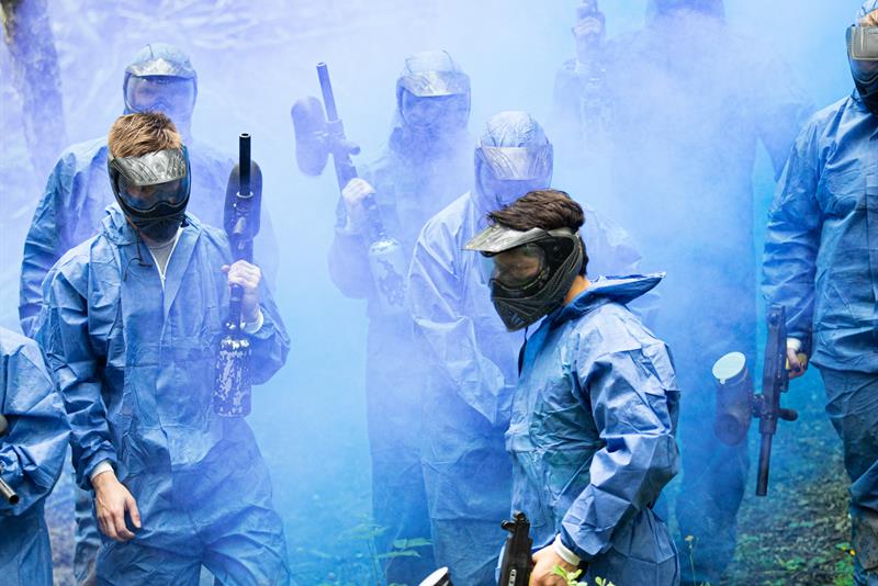 Paintball utendørs.