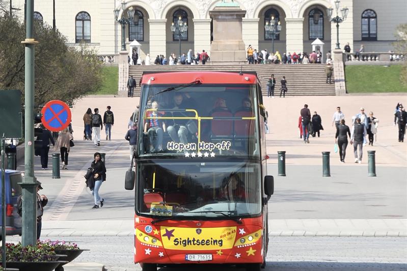 Buss foran Slottet