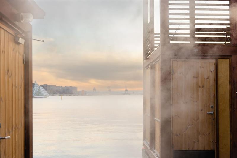 To badstuer med Oslofjorden i bakgrunnen