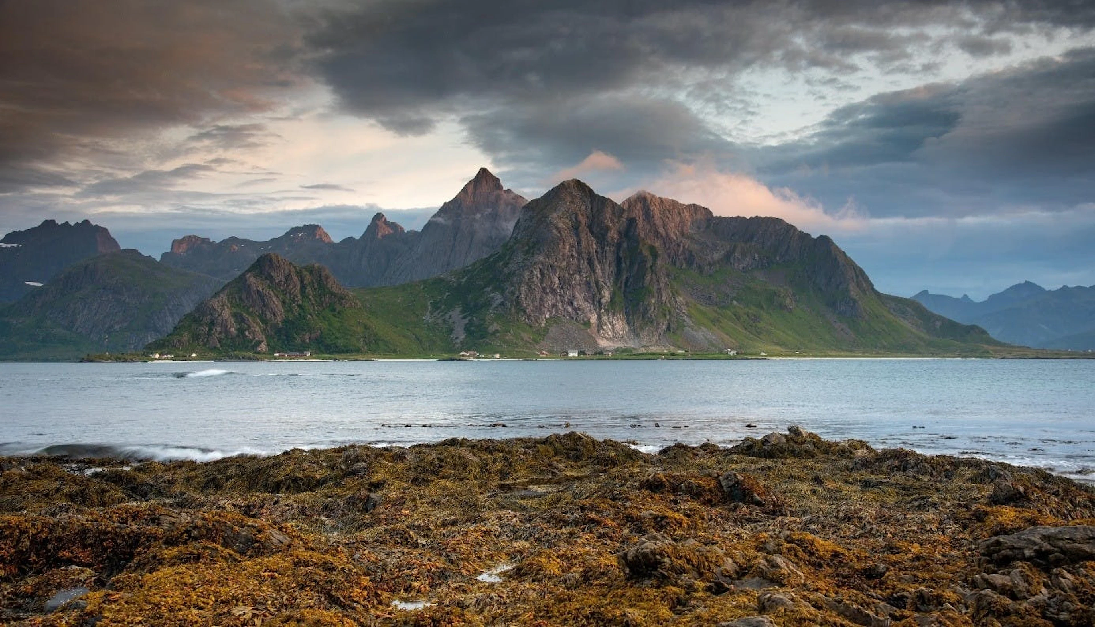 Inselhopping, versteckte Inseln der Lofoten und Küstendörfer