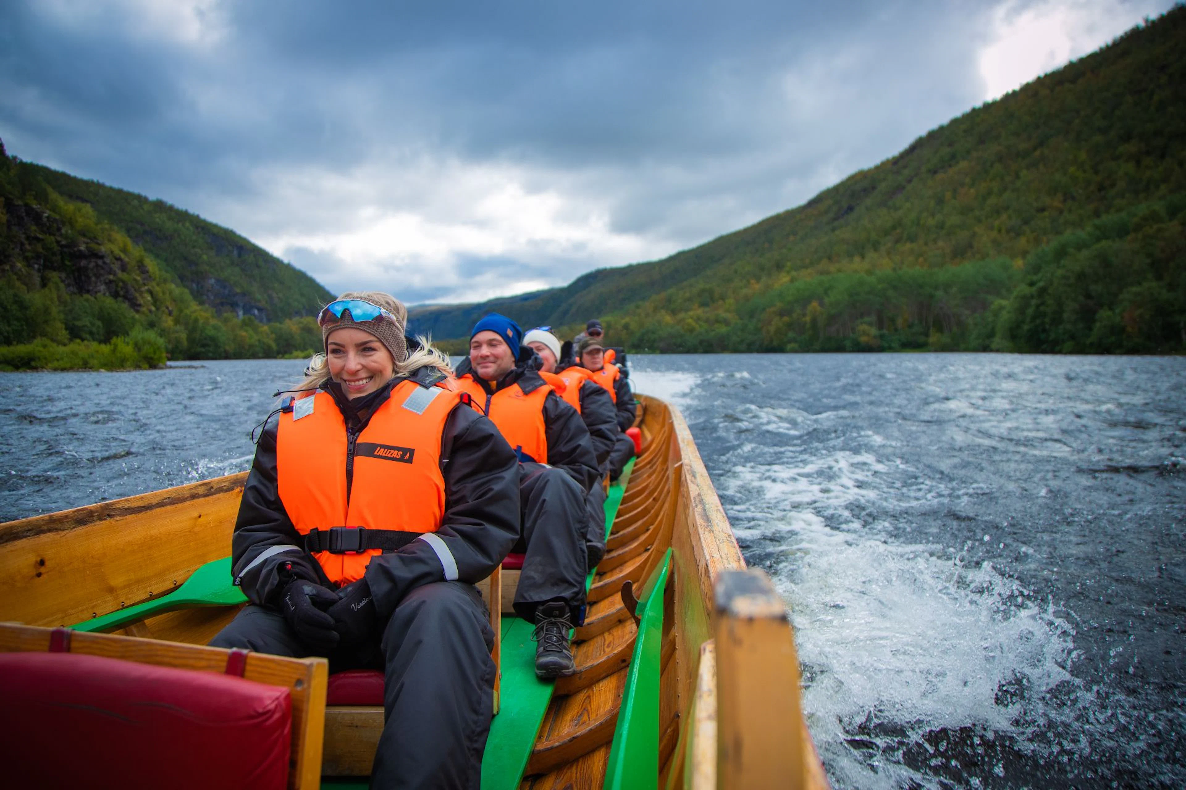 Flussbootfahrt in die Sierra